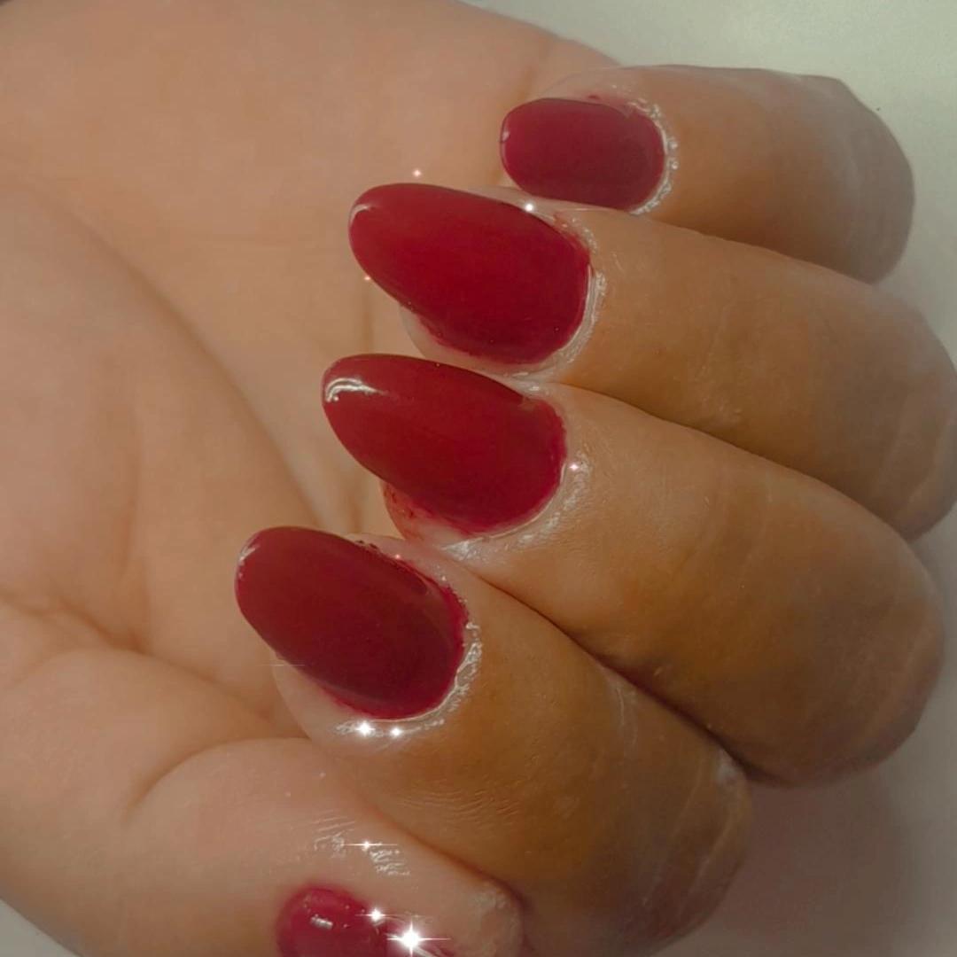 Esmaltacao em gel na mão
