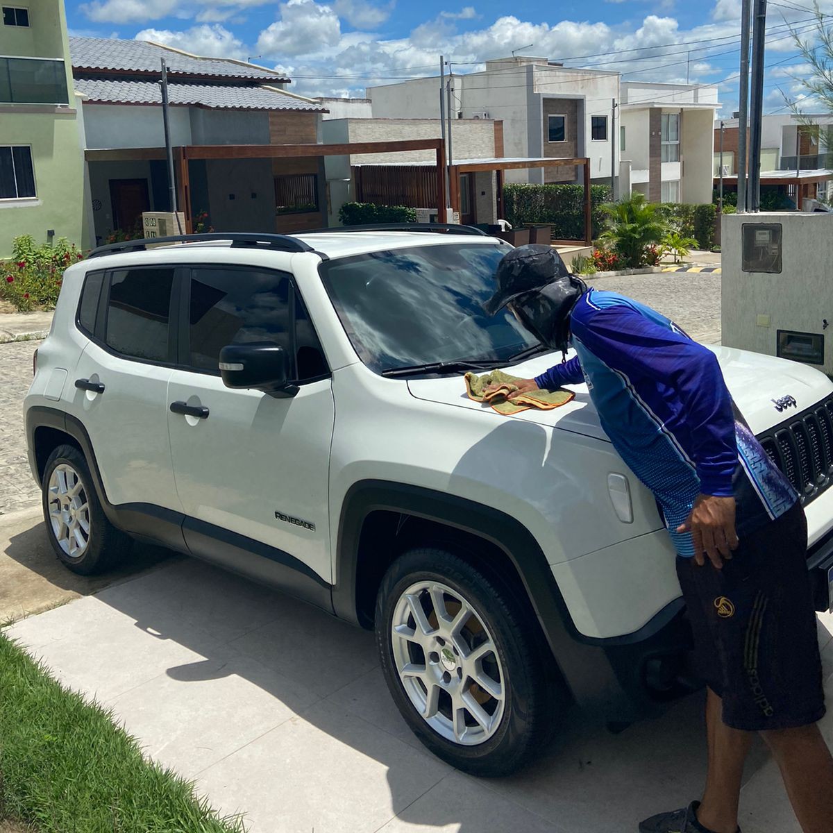 lavagem de carros grandes completa com lavagem de motor