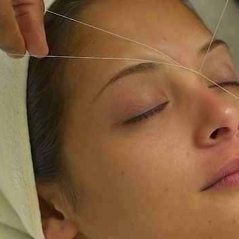 Epilação facial egípcia