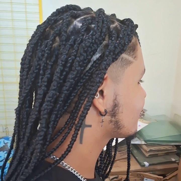 Trança box Braids masculina meia cabeça