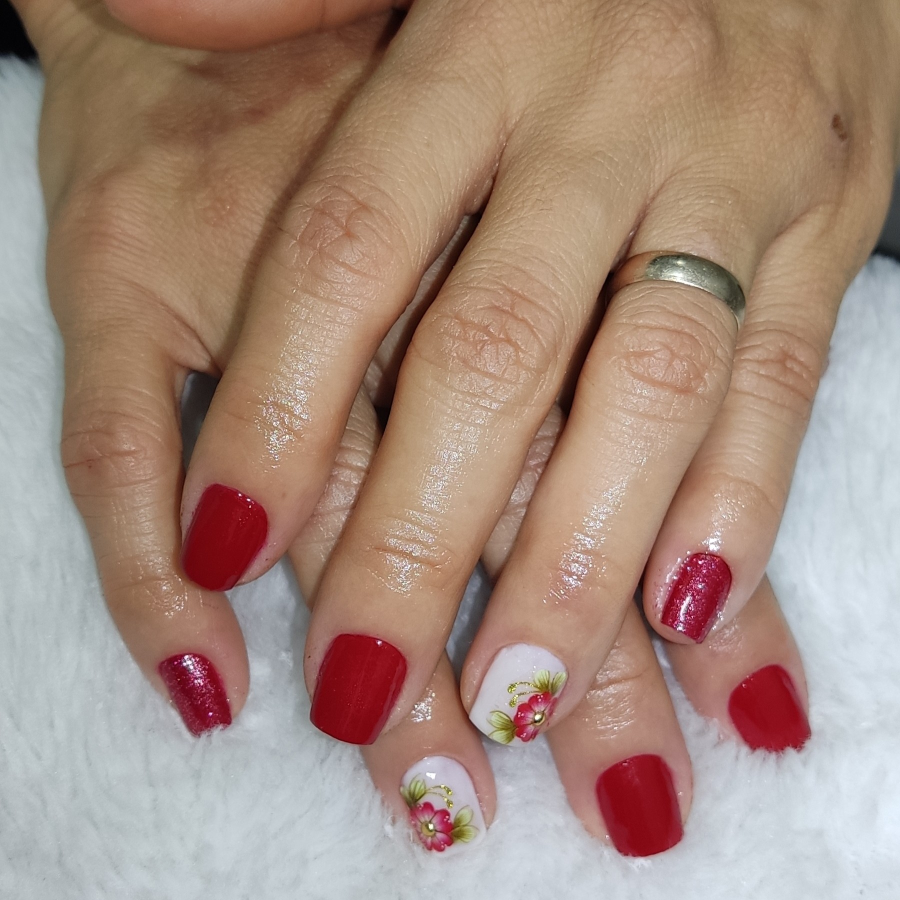 Manicure sem esmaltação ( corte,lixamento,Cutilagem,polimento,base)