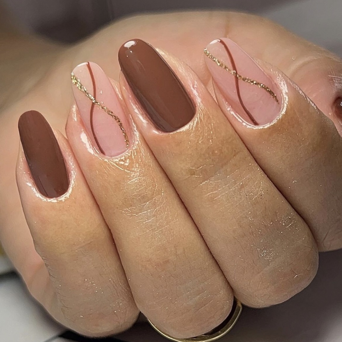 alongamento de fibra natural ou esmaltação em gel