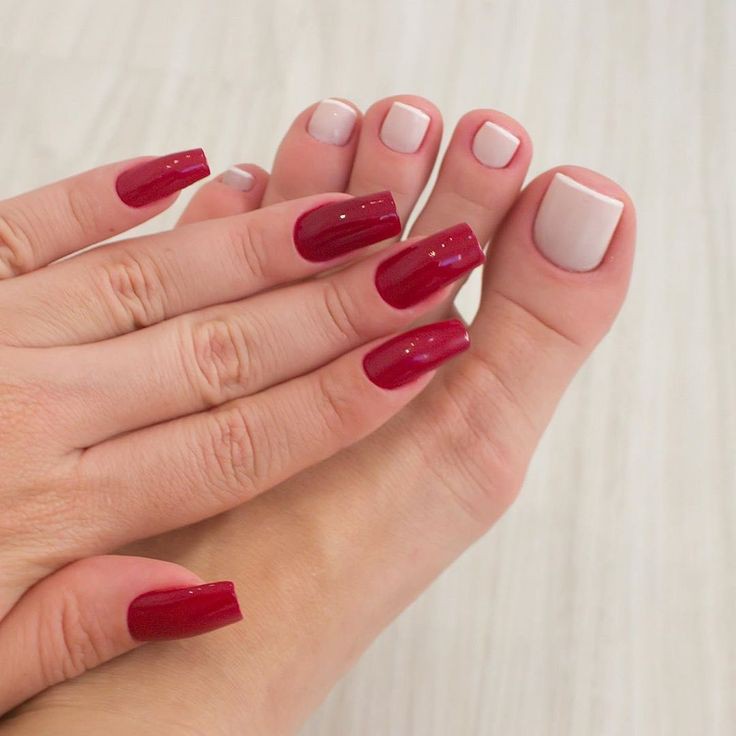 MANICURE E PEDICURE: com esmaltação tradicional