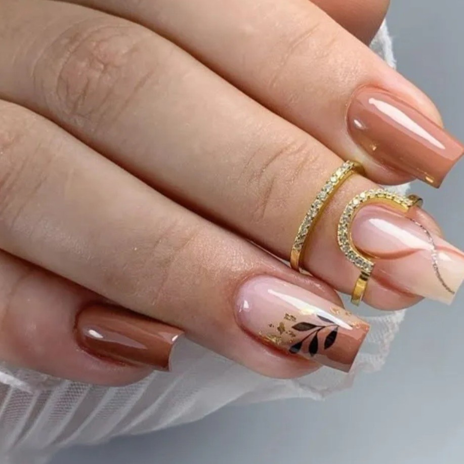 Manicure + 2 Adesivo