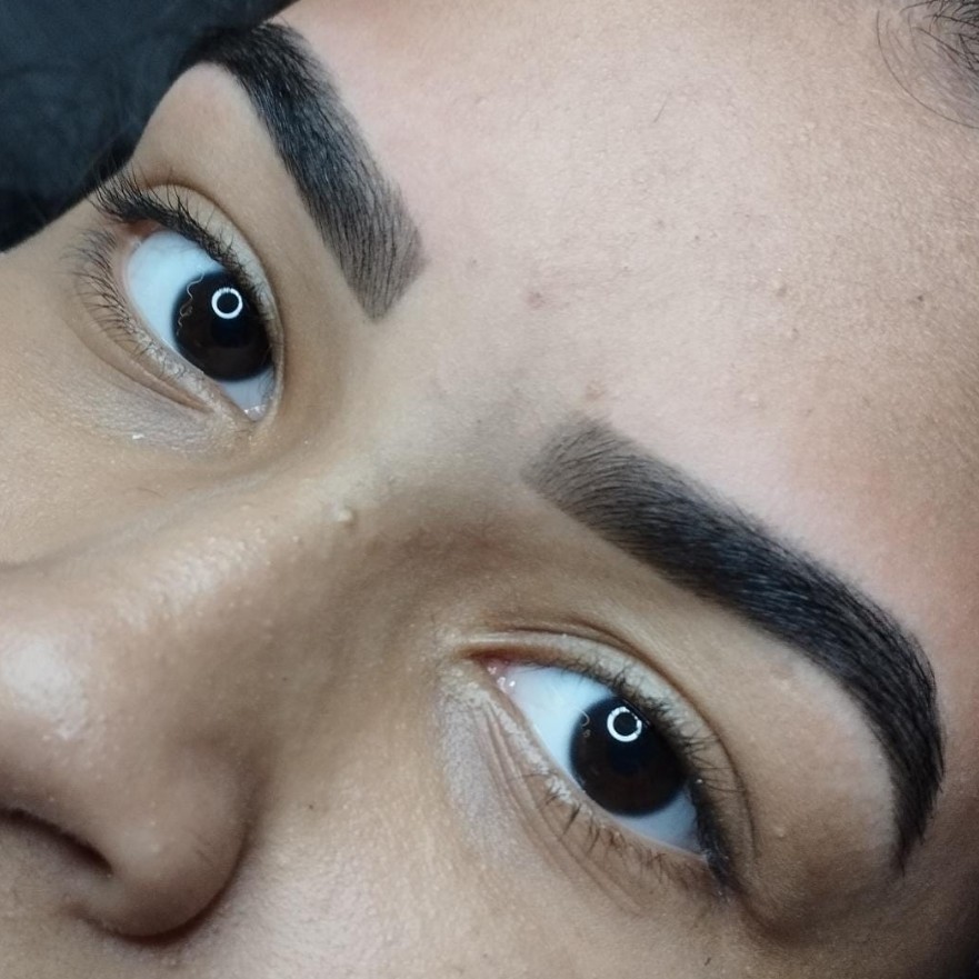 Design de sobrancelhas com Henna