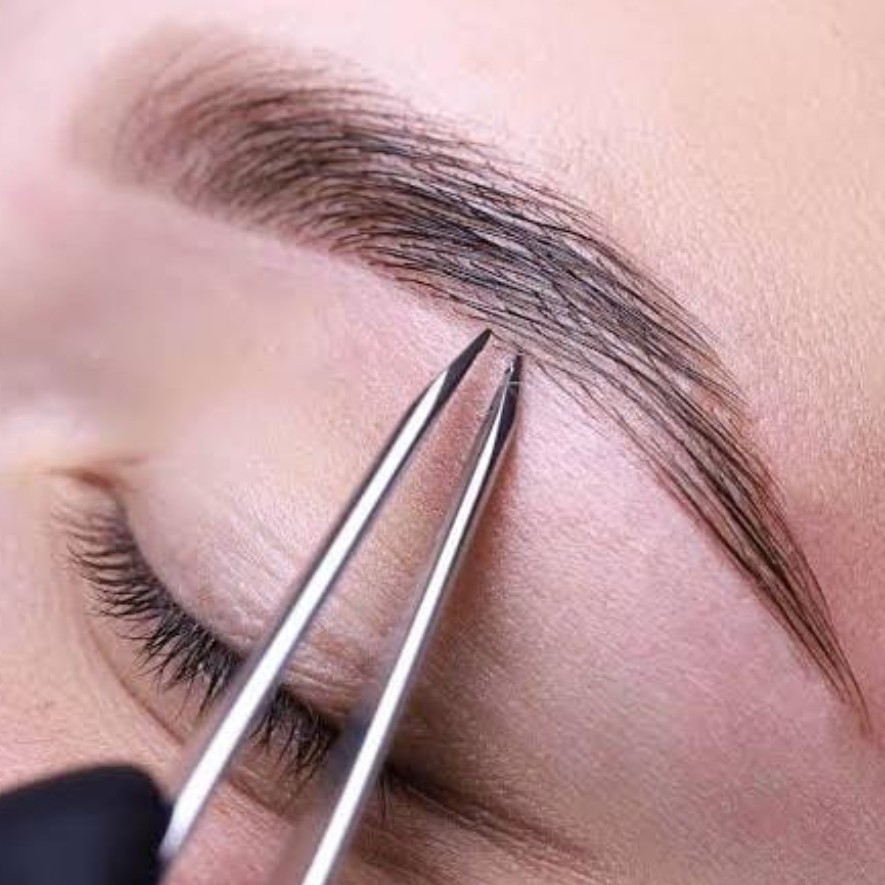 Design de sobrancelhas personalizado