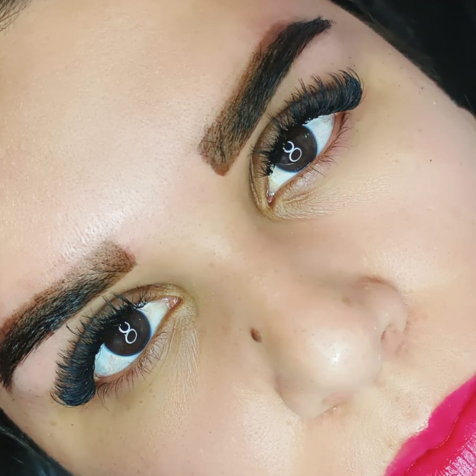 aplicação volume Kim Kardashian