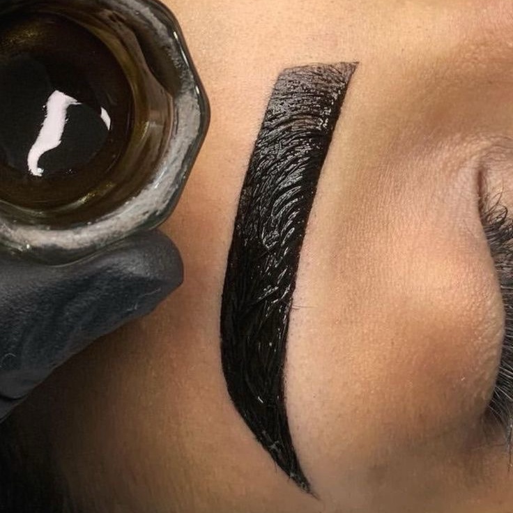 Design de Sobrancelhas com Henna