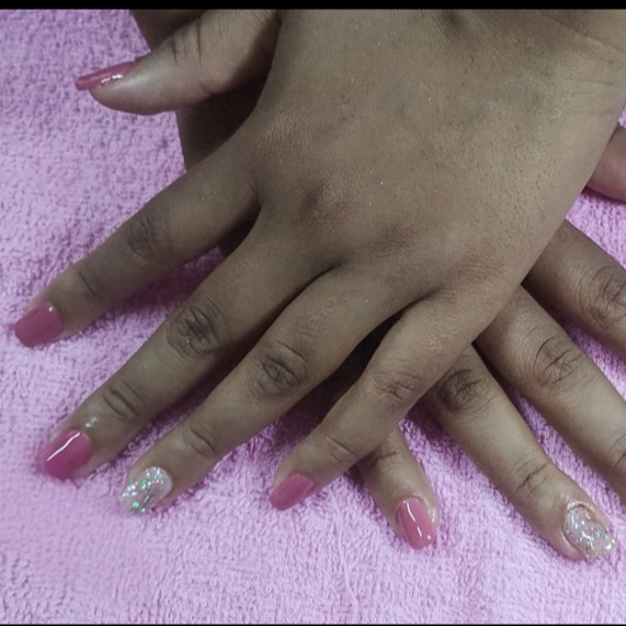 esmaltação com esmalte em  gel