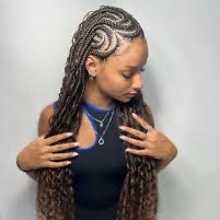 Fulani braids com Gypys atrás