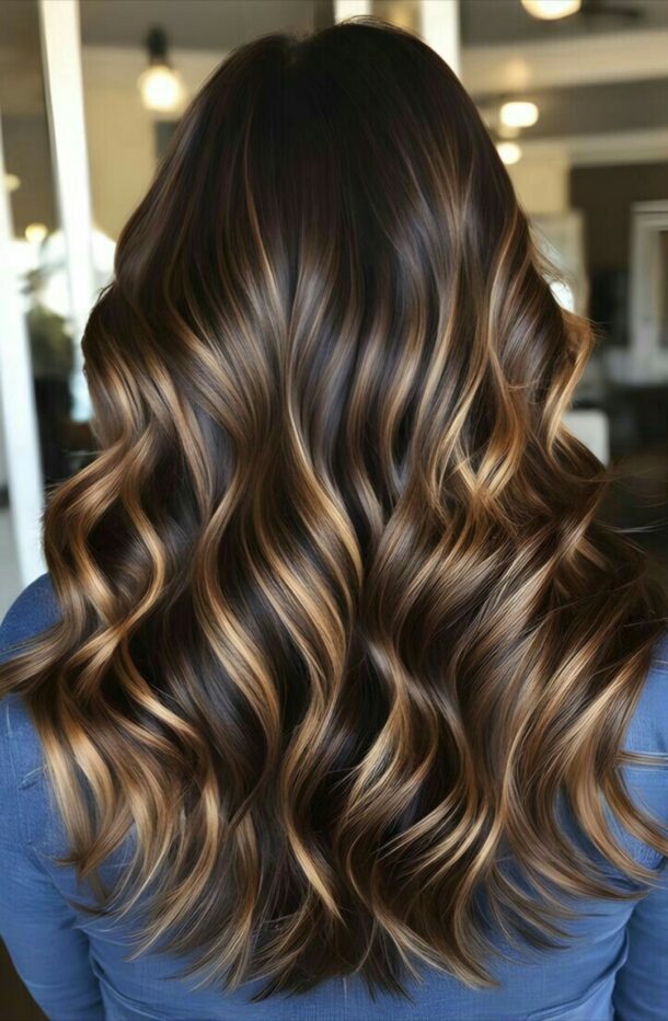 Morena iluminada cabelo longo