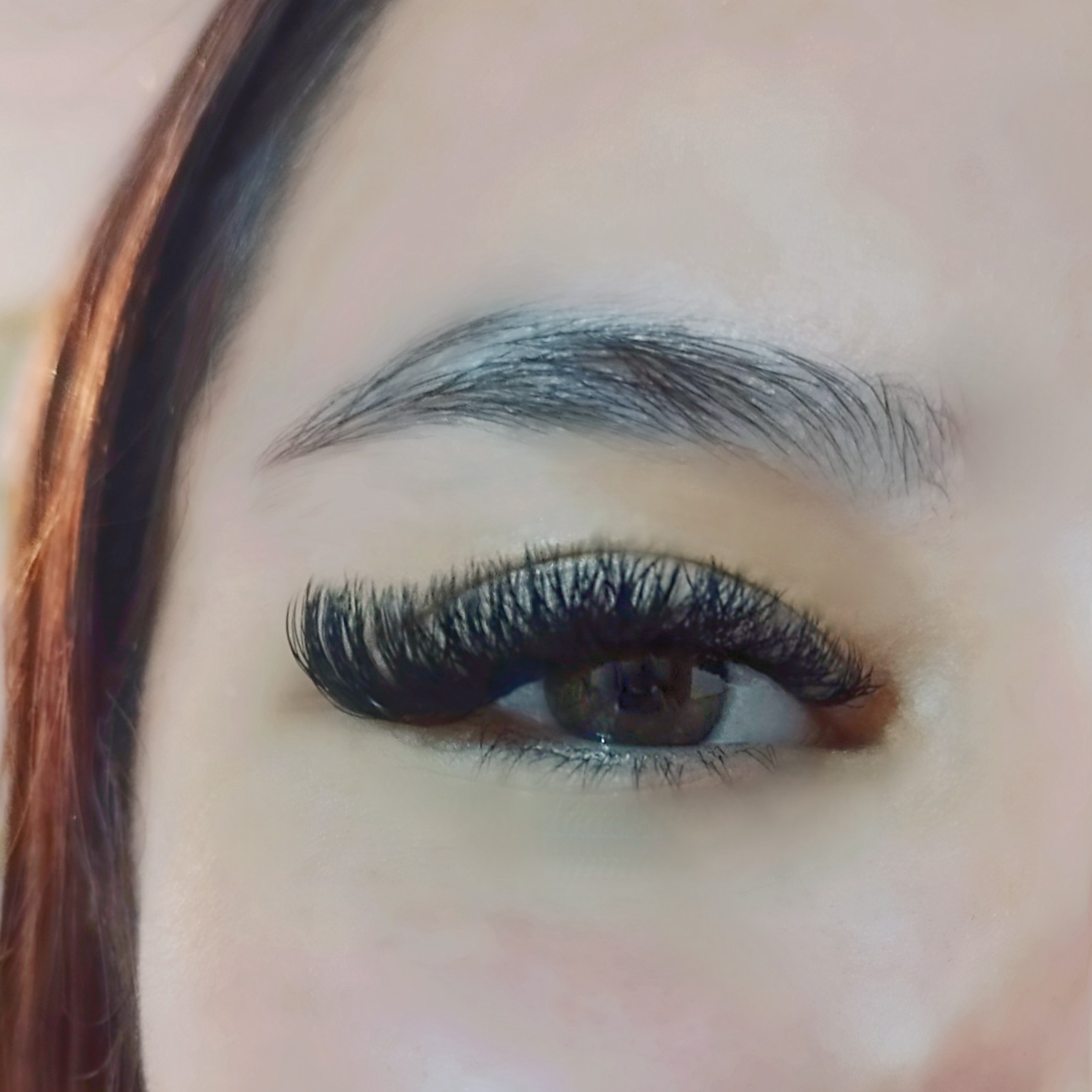 Saiu do catálogo. Volume Egípcio Fio Tridente EXTENSÃO CHEIA 100% dos cílios preenchidos. Colocação ou manutenção. Indisponível.