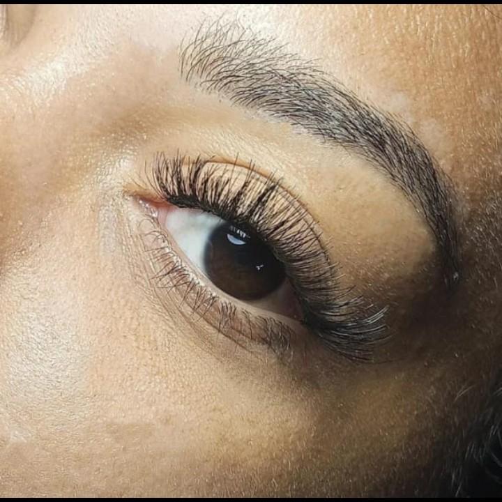 • Cílios clássico (uma camada de tufos 12P ou 20P)