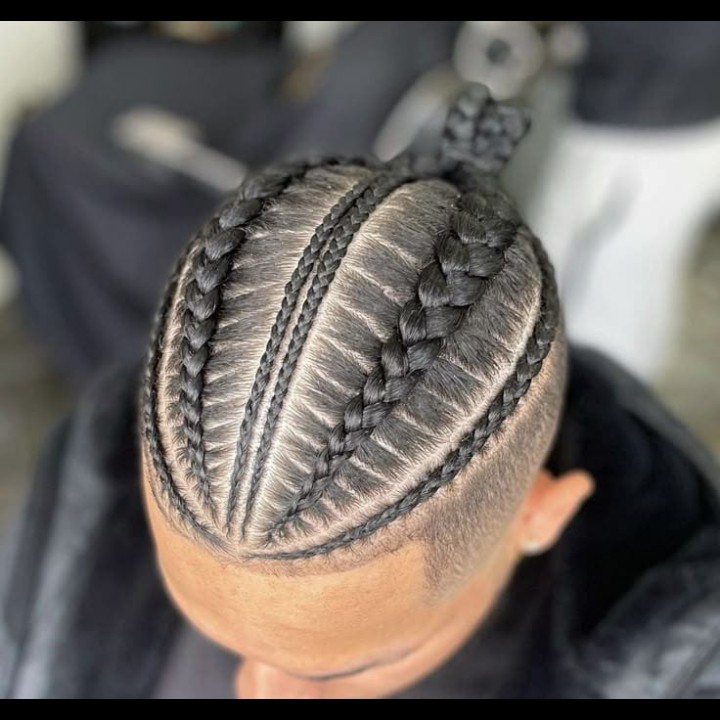 •Trança nagô masculina detalhada (valor cobrado de acordo com o modelo escolhido)