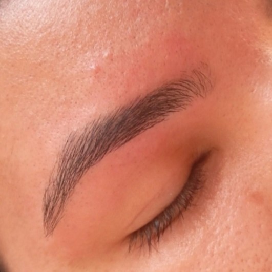 Design de sobrancelhas