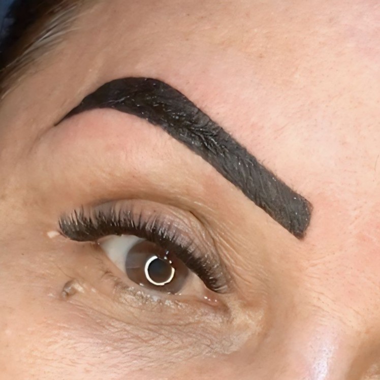 Design de sobrancelhas c/ henna