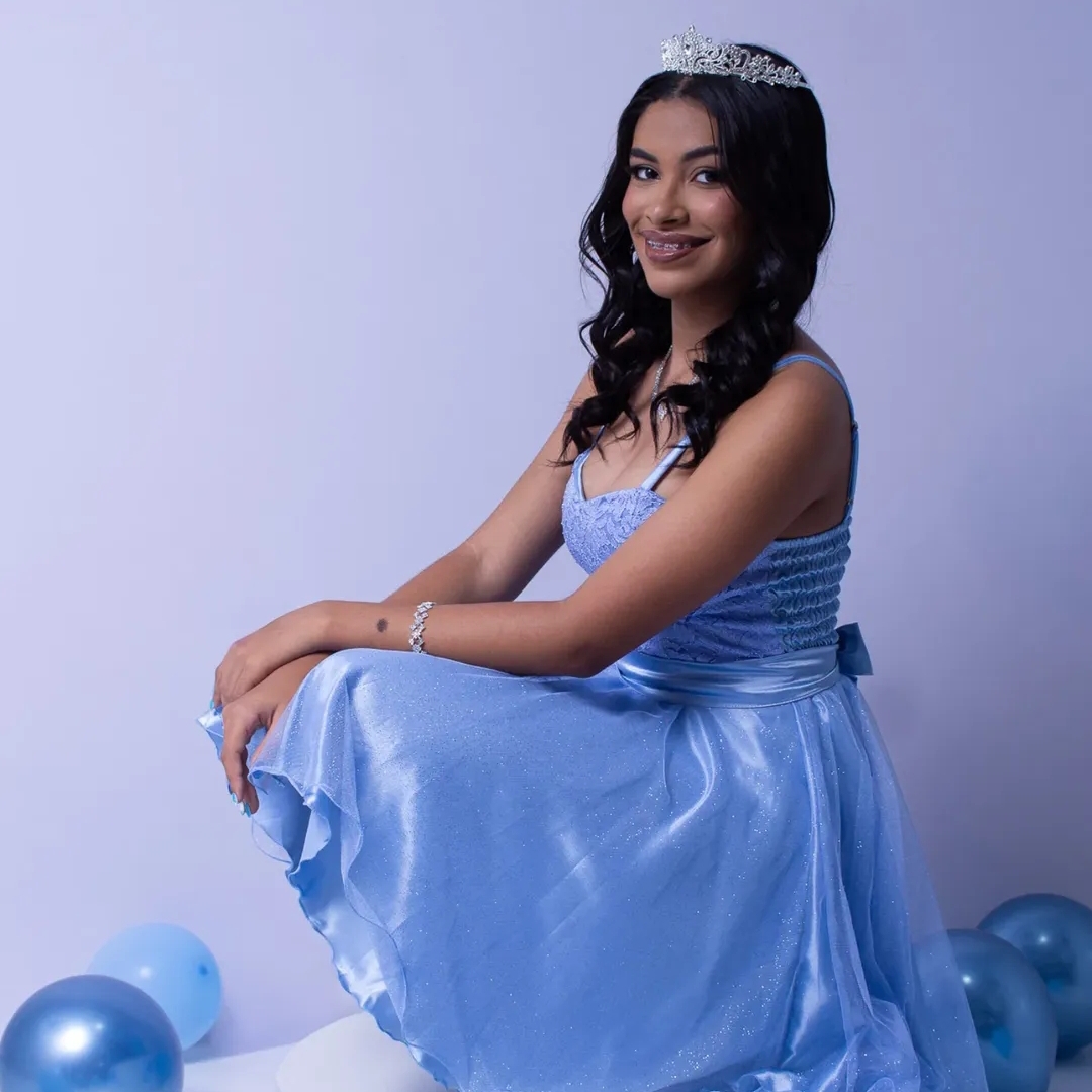 Ensaio Debutante Black Friday inclui: fundo infinito branco / link para download de 15 fotos digitais / sem Make inclusa / 1 hora e meia de ensaio