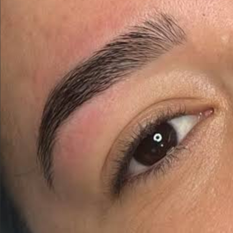 DESIGN DE SOBRANCELHA SEM HENNA