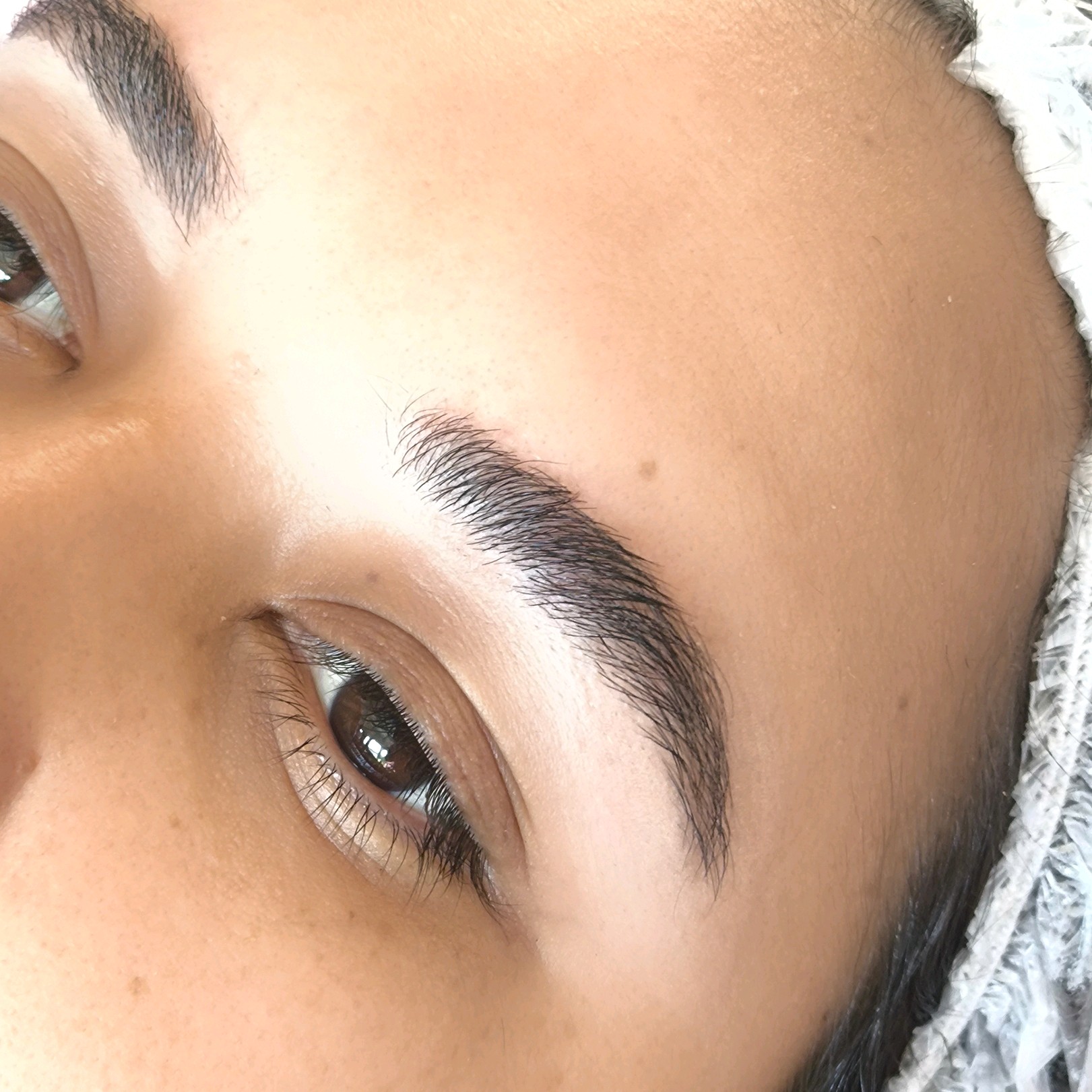 Design de sobrancelhas personalizado