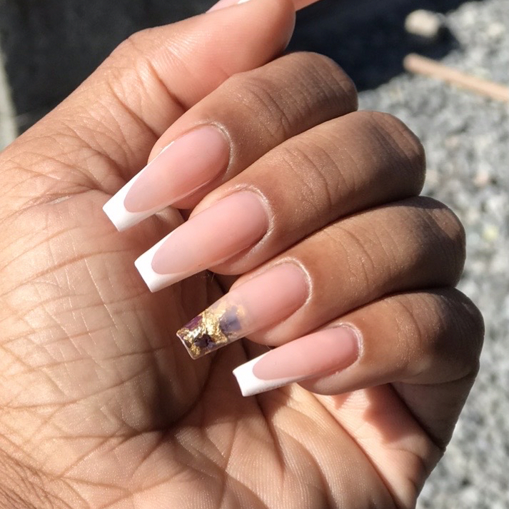 Postiça realista decoração simples