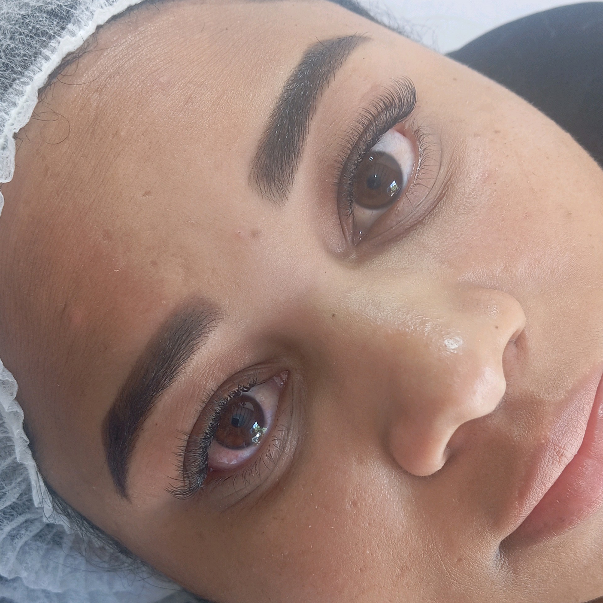 DESING DE SOBRANCELHA COM HENNA