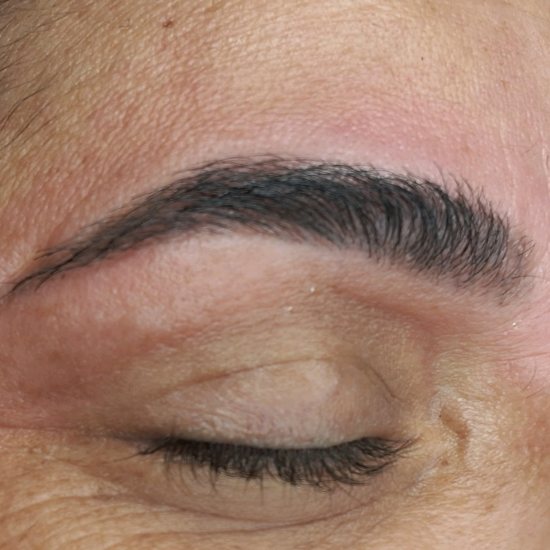 Desing de sobrancelhas