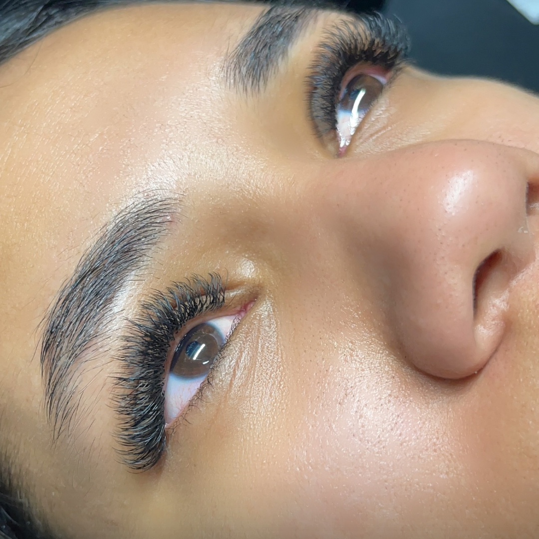 Extensão de cílios VOLUME BRASILEIRO