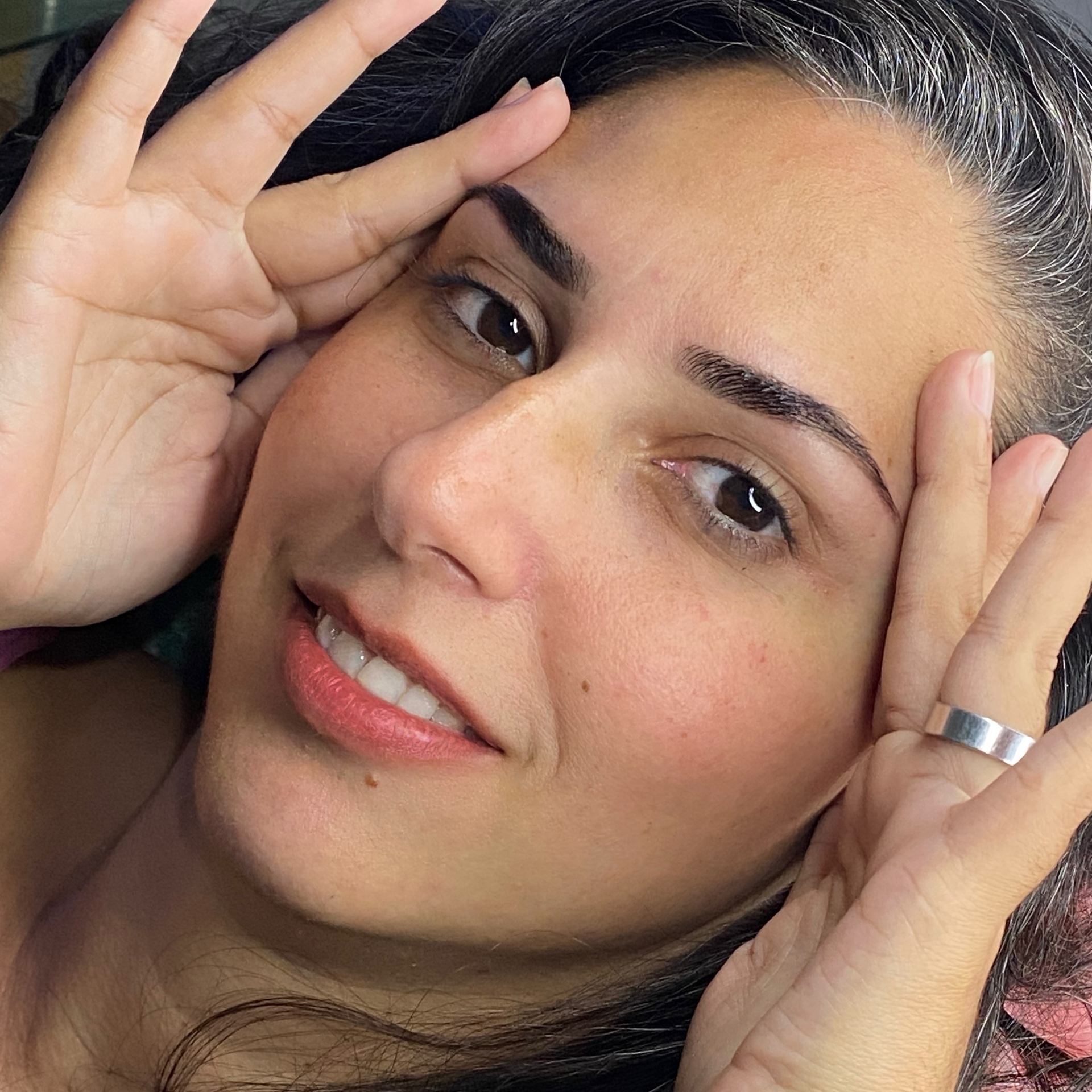 Design personalizado com Henna e epilação de buço