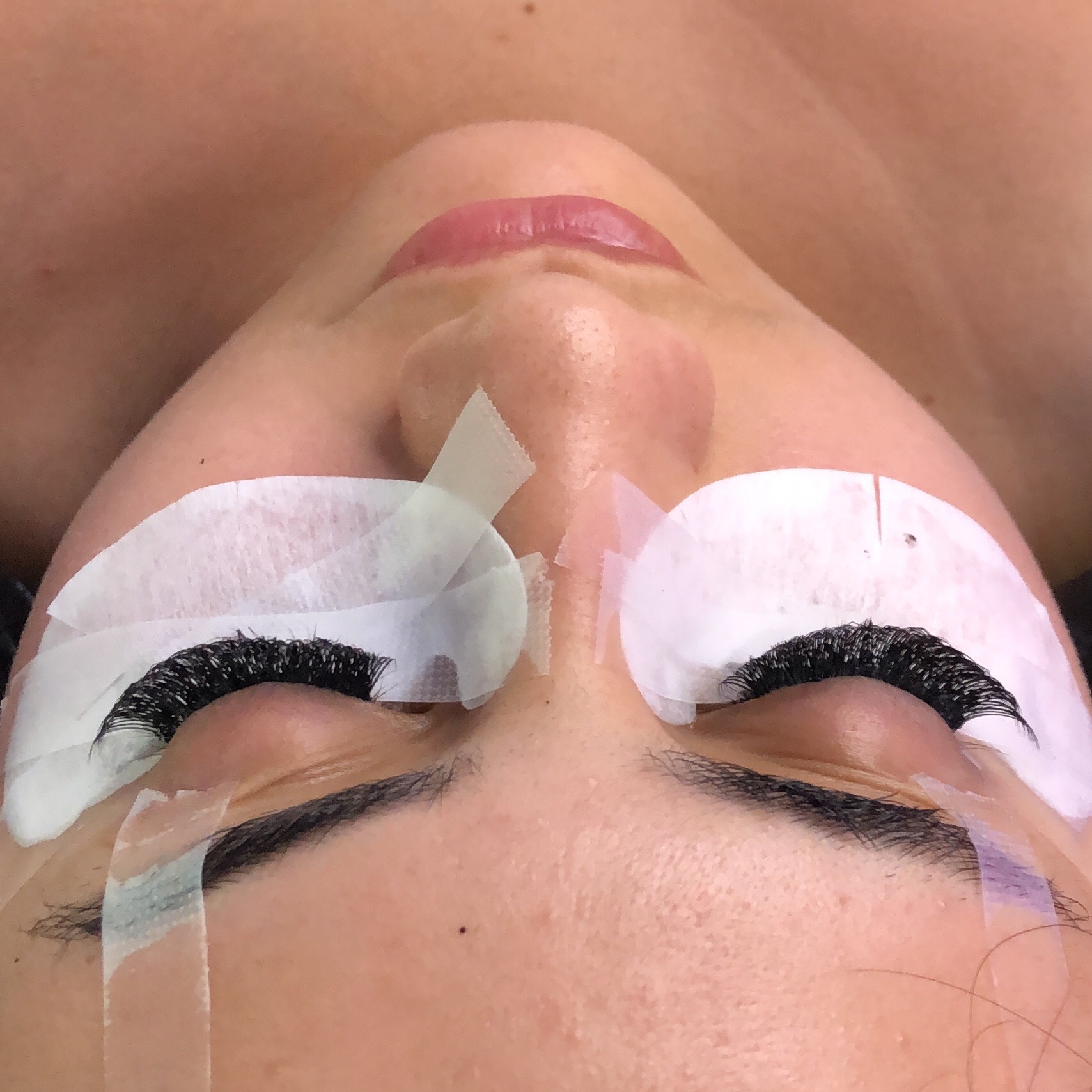 APLICAÇÃO DE CÍLIOS