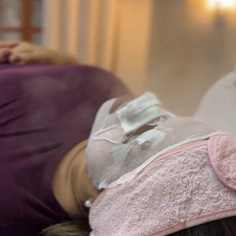 5 - Limpeza de Pele / Vapor de Ozônio / Peeling de diamante / Extração manual dos cravos / Hidratação