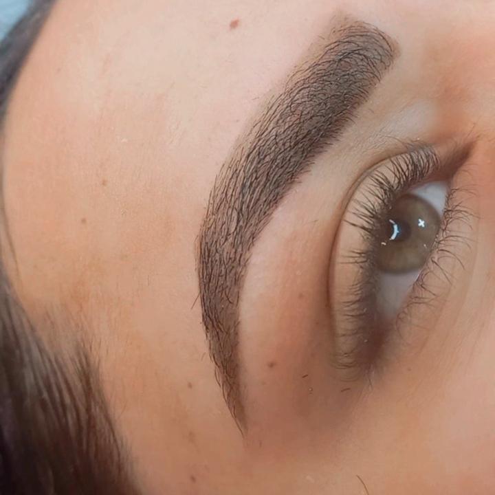 Design personalizado de Sobrancelhas com henna