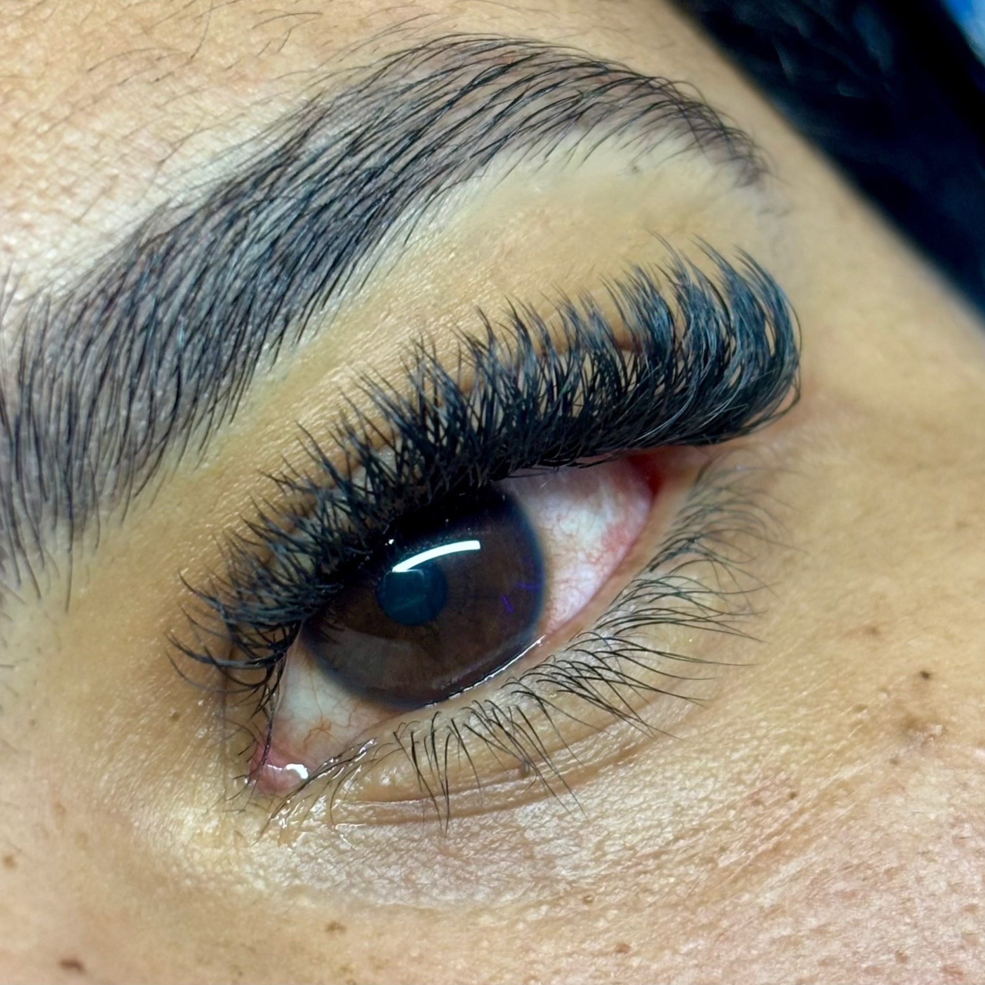 APLICAÇÃO DE CÍLIOS