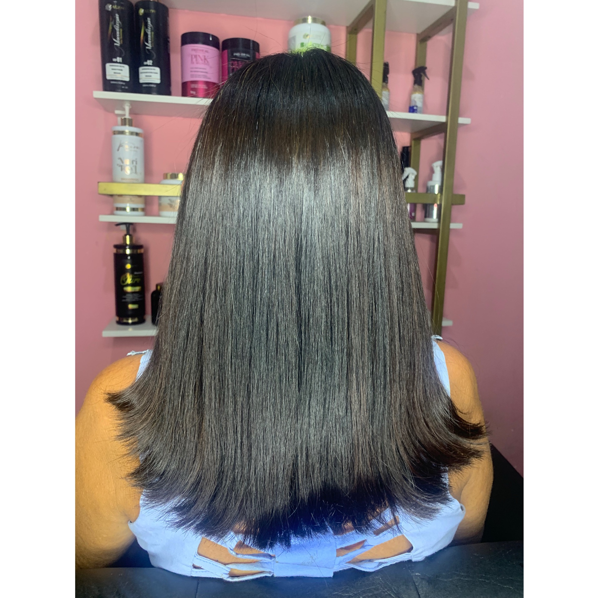 Coloração + Hidratação + Escova (A Coloração por sua conta, o tratamento é a lavagem e a hidratação ou nutrição ou reconstrução + Escova com a minha colocação acréscimo de 20,00)