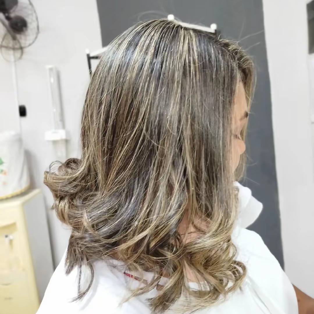 Corte com hidratação e escova,Apartir de 70,00haverá acréscimo com a chapinha e cabelos maiores.