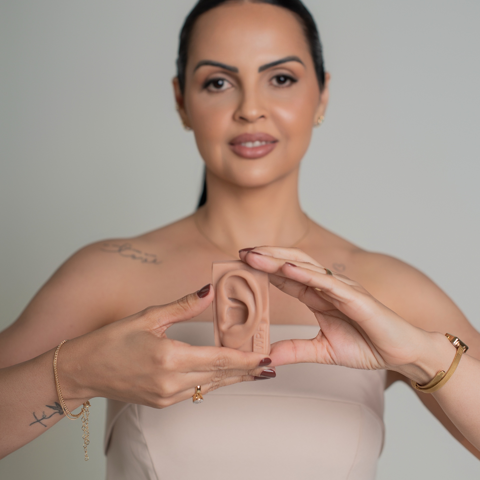 Consulta Otomodelação online Orientações:Pedimos, por gentileza, que esteja preparado(a) para a consulta 5 minutos antes do horário previsto.A consulta será realizada por videochamada no WhatsApp.