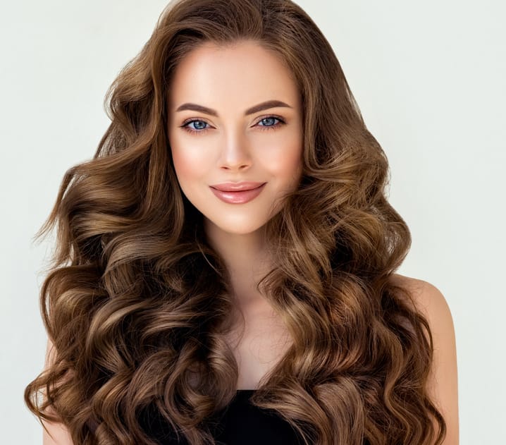 Reconstrução - repõe massa capilar, proteínas e aminoácidos perdidos. Fortalece os fios de cabelo, acaba com a elasticidade excessiva, melhora a textura e sela as cutículas..