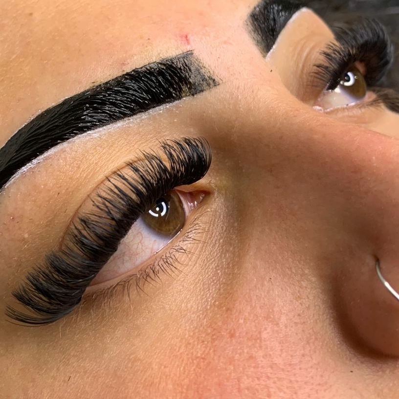 EXTENSÃO DE CÍLIOS TUFOS