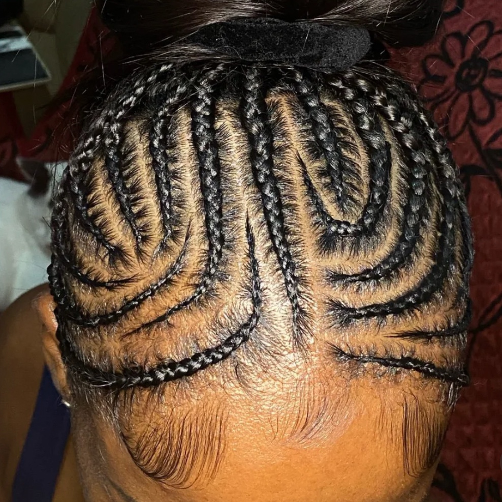 NAGÔ FEMININA DESENHADA