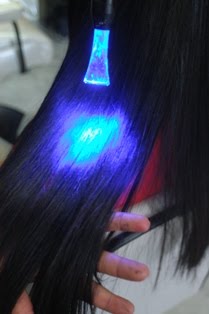 Laser:  é um tratamento capilar que utiliza tecnologia de luz LED (fótons), para acelerar e potencializar a ação de produtos químicos nos fios.  Adicionar o laser junto aos serviços de tratamento ou alisamentos, a partir de: