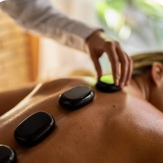 massagem com Pedras quentes