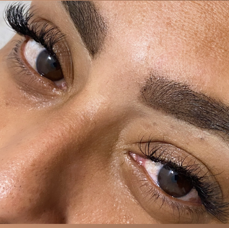 extensão de cílios simples