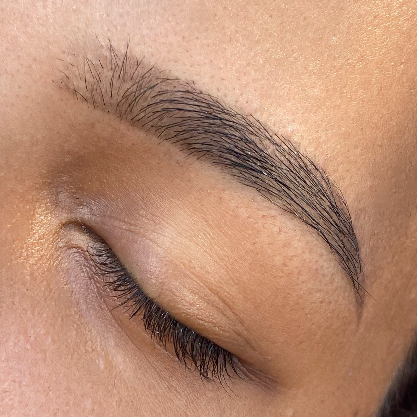 Design de sobrancelha simples