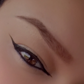 Design de sobrancelha com hena