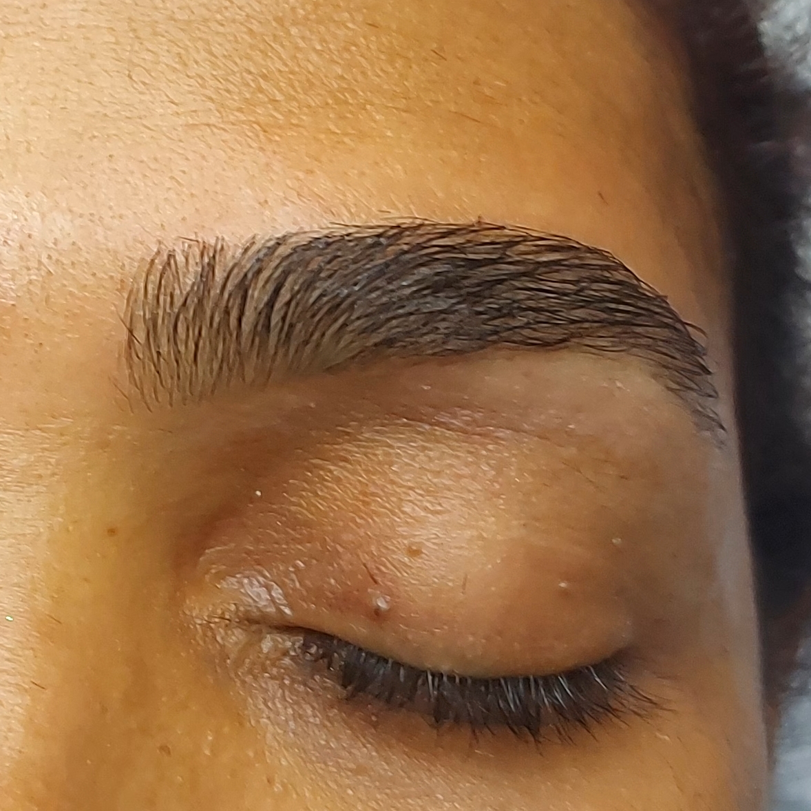 Design de Sobrancelhas Simples