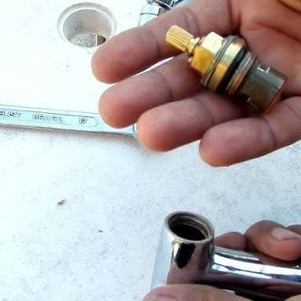 # substituição sola torneira