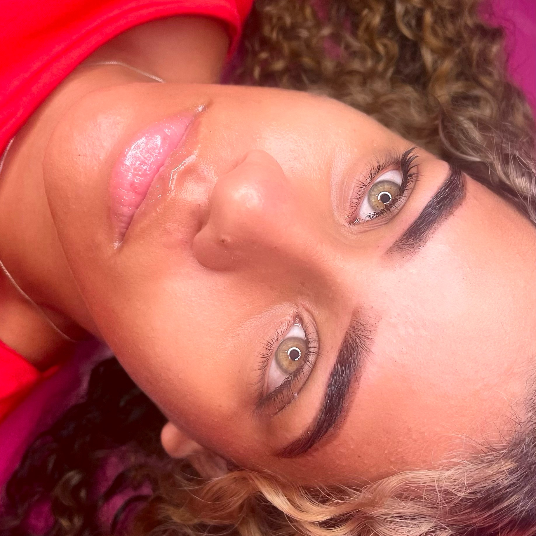 design de sobrancelha com henna