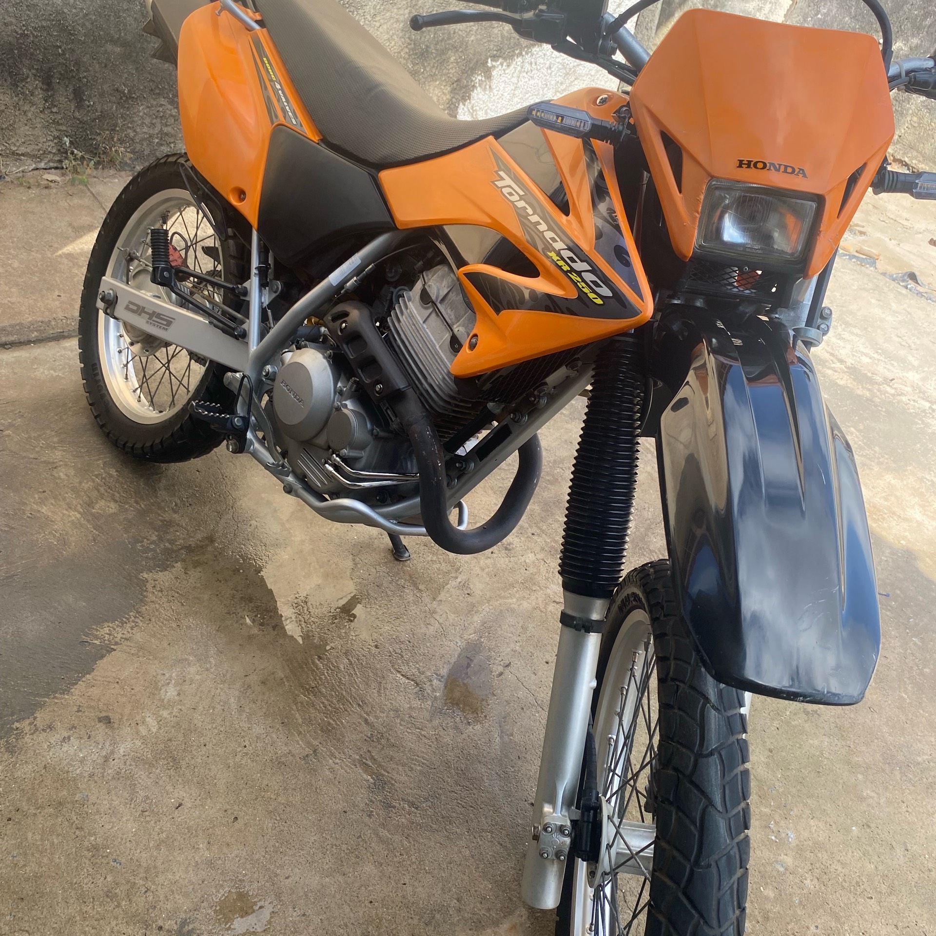MOTO TRADICIONAL