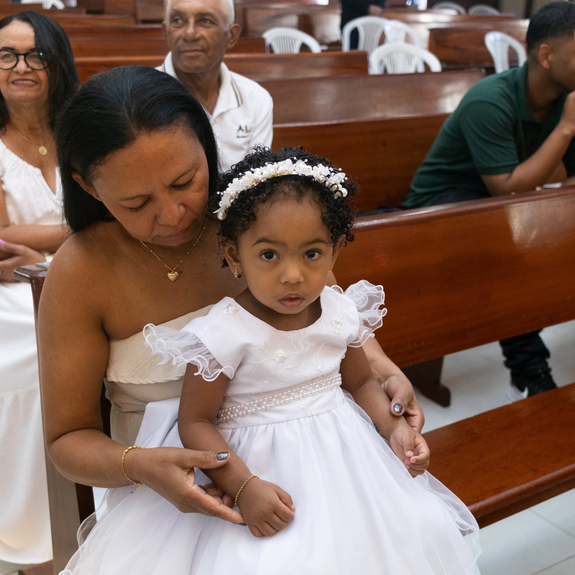 Cobertura Batizado Cerimônia inclui: Cobertura Completa na cerimônia até finalizar  / Link para Download de 50 fotos digitais / 12 fotos reveladas no tamanho 15x21 / 1 Vídeomaker editado + vídeos momentos