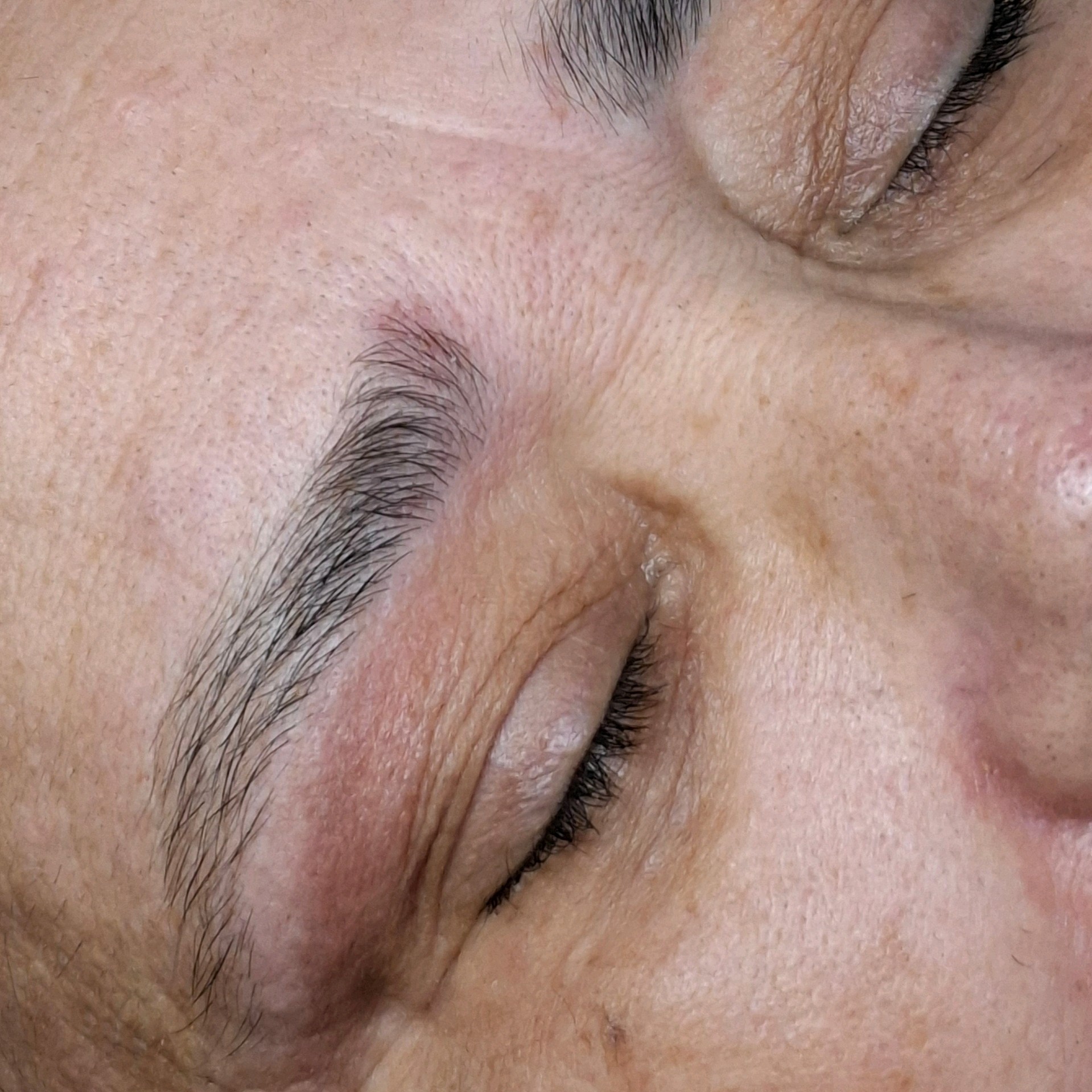 Limpeza de sobrancelha