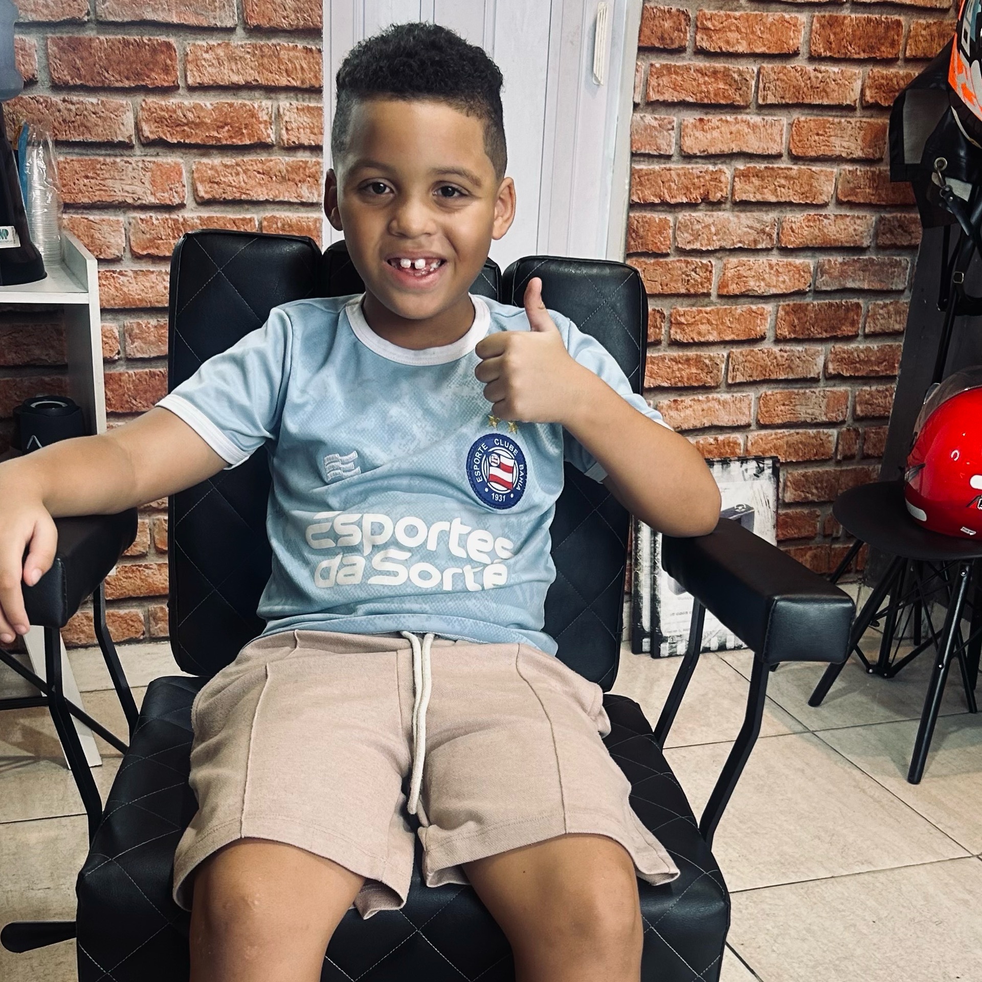 Corte criança especial Autista